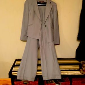 Women’s Liz Claiborne suit size 4